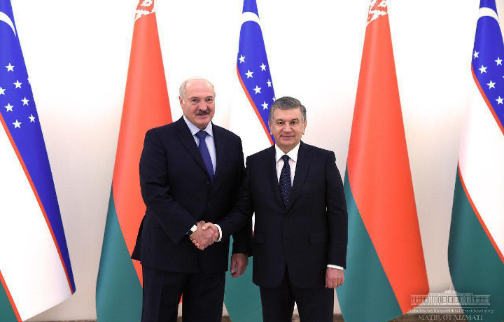 Александр Лукашенко пригласил Шавката Мирзиёева в Беларусь
