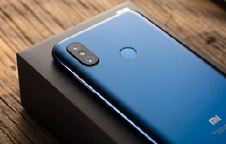 Продажи смартфонов Xiaomi серии Mi 8 превысили отметку в 1 млн