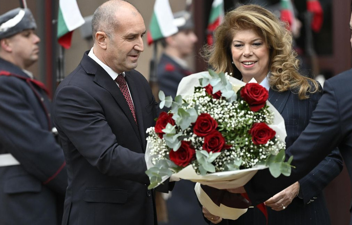 Болгария тарихида биринчи марта аёл киши президент бўлди