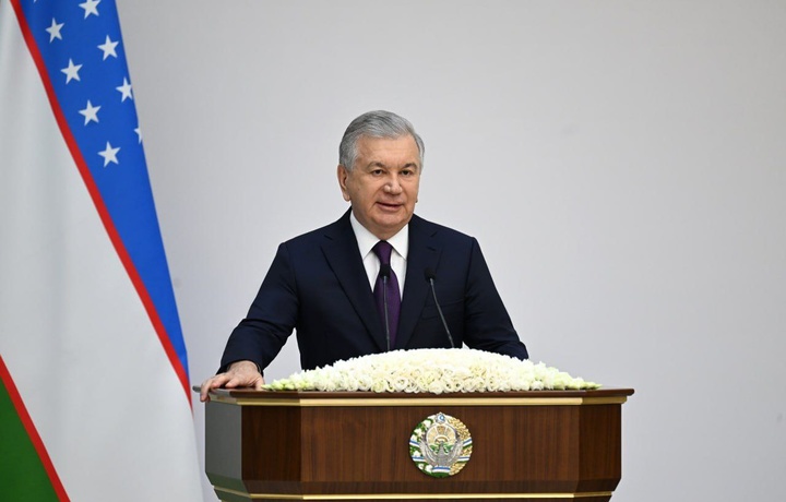 Шавкат Мирзиёев касаба уюшмалари вакиллари билан учрашув ўтказяпти