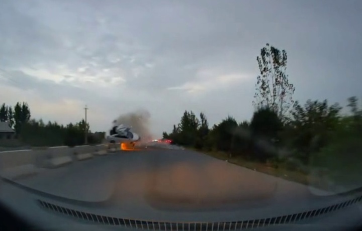 В Андижанской области произошло страшное ДТП со взрывом автомобиля