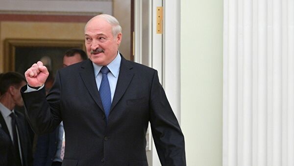 Лукашенко «на ногах» переболел коронавирусом