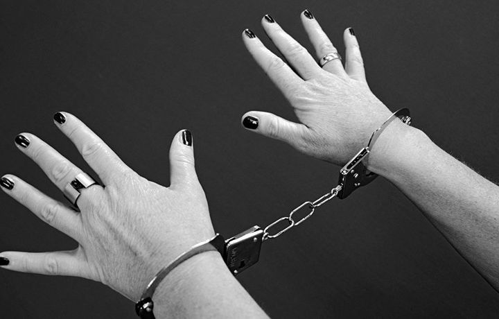 Еще одну учительницу поймали за совращением подростков