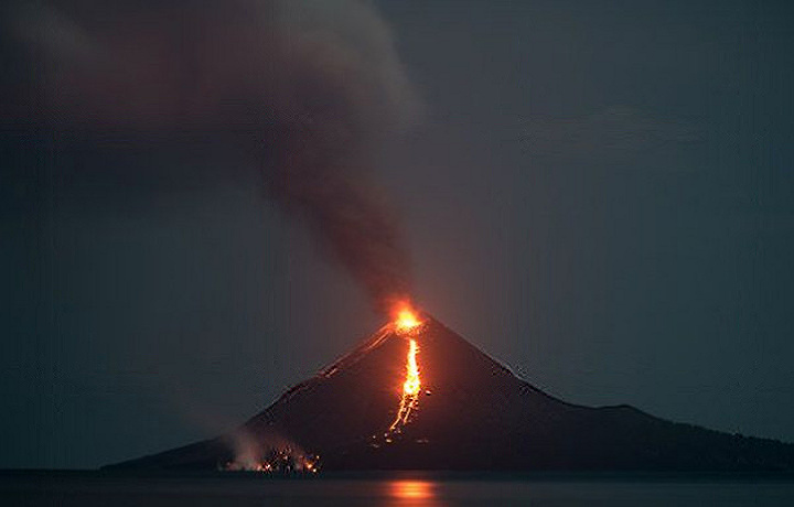 Извержение вулкана Сопутан произошло в Индонезии