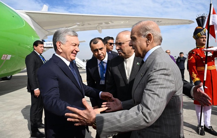 Шавкат Мирзиёев прибыл с государственным визитом в город Исламабад