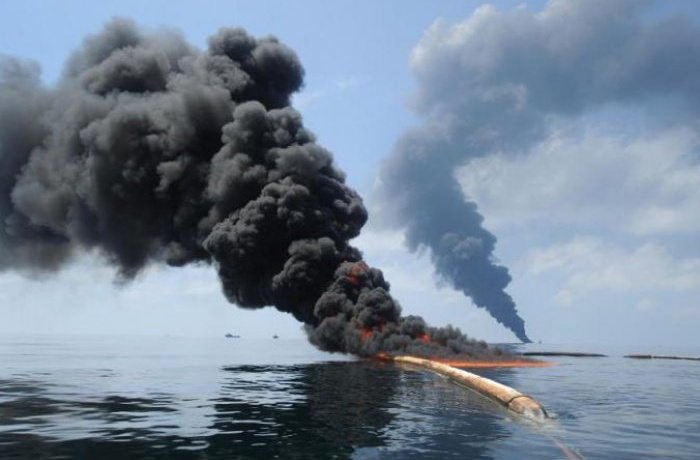 Yaponiyada 160 tonna neft ortilgan tanker yonib ketdi