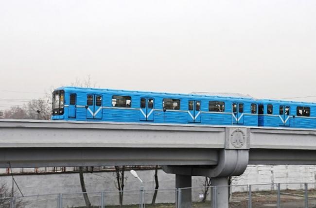 Toshkentda metro poyezdi buzilib qoldi