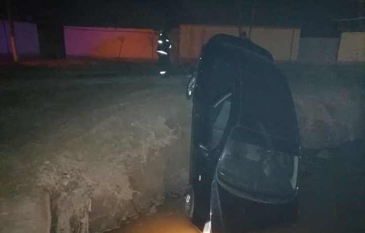 В Андижане автомобиль Nexia 3 упал в канал