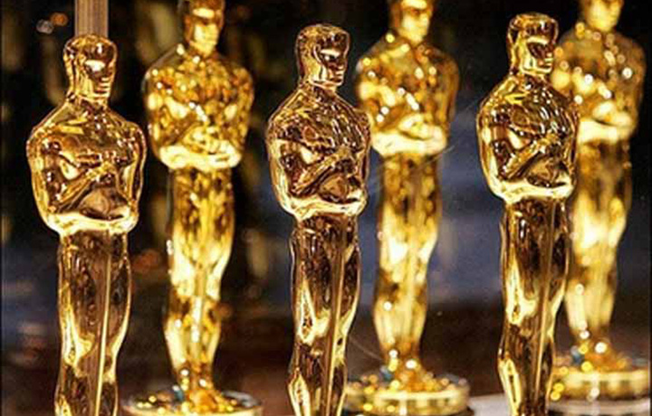 Джейми Ли Кёртис получила «Оскар» как лучшая актриса второго плана