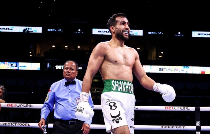 Шахрам Гиясов победил ранее непобежденного боксера