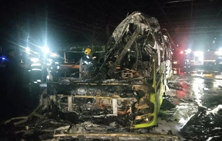 Toshkentda MAN avtobusi yonib ketdi