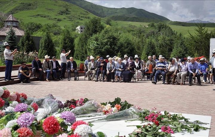 В Кыргызстане почтили память Чингиза Айтматова