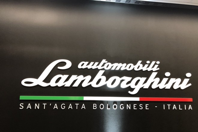 Lamborghini займется производством медицинских масок