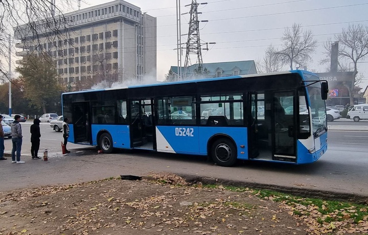 «Mercedes-Benz»da harakat vaqtida yong‘in chiqdi