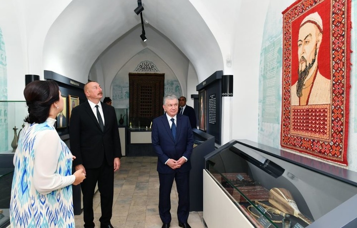 Mirziyoyev va Aliyev Ichan-qal’ada (foto)