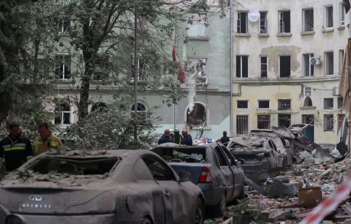 Lvovda raketa hujumi oqibatida halok bo‘lganlar soni 10 kishiga yetdi (foto)