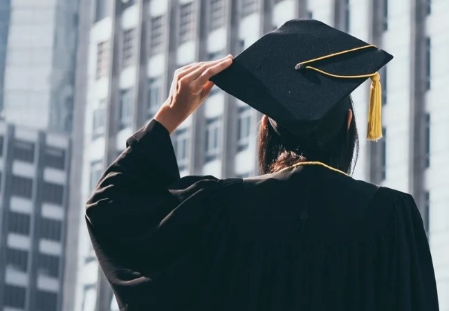 Президент ва давлат стипендиялари ғолиблари эълон қилинди (тўлиқ рўйхат)