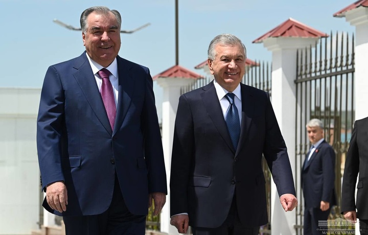 Мирзиёев и Рахмон торжественно открыли новое здание посольства Узбекистана в Душанбе (фото)