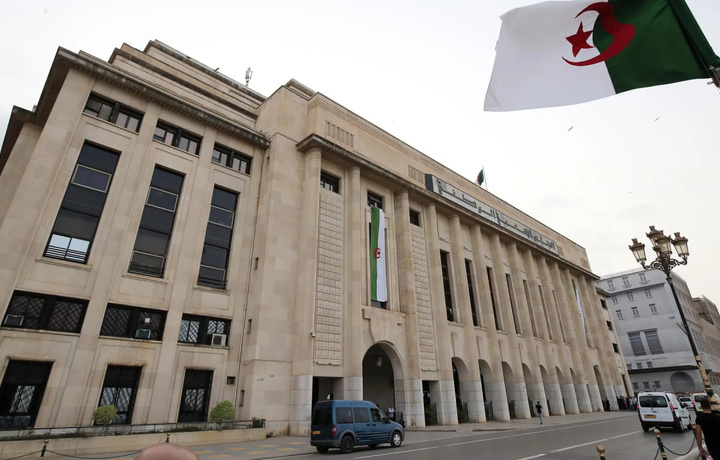 Жазоир мустамлакачилик сиёсати учун Франциядан компенсация ундирмоқчи