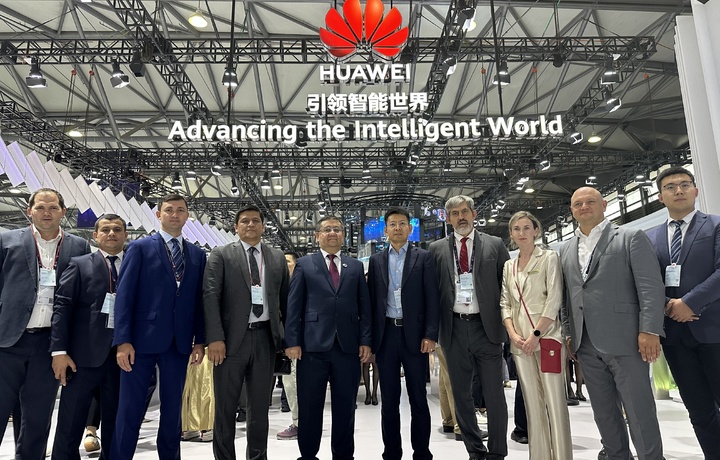 O‘zbekiston AKT sektori vakillari Shanxaydagi MWC ko‘rgazmasida Huawei kompaniyasining 5G-Advanced tarmoq yechimlari bilan tanishdi.