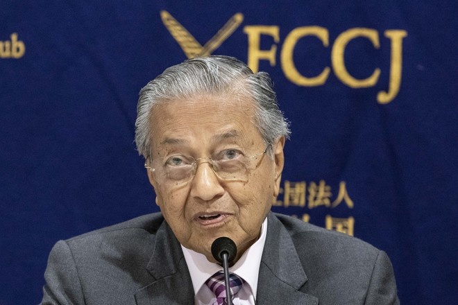 94-летний премьер Малайзии ушёл в отставку