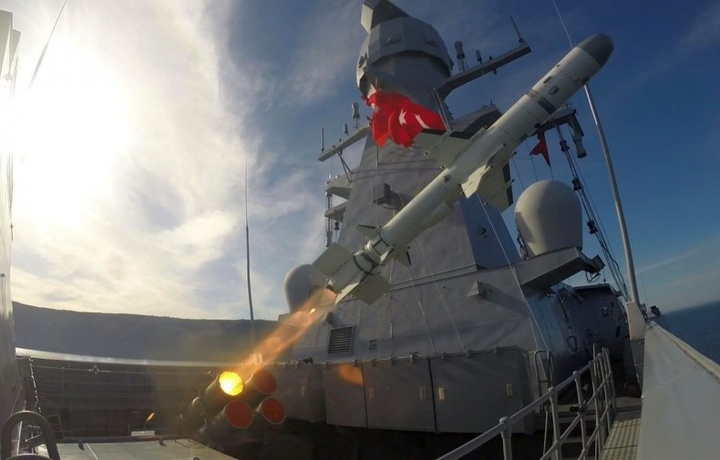 Турецкая ракета Atmaca успешно поразила цель на испытаниях