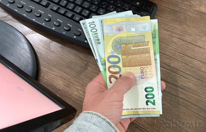 Доллар, евро ва рубл курслари пасайди
