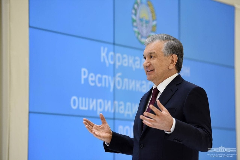 Президент ознакомился с презентацией инвестпроектов, реализуемых в Каракалпакстане