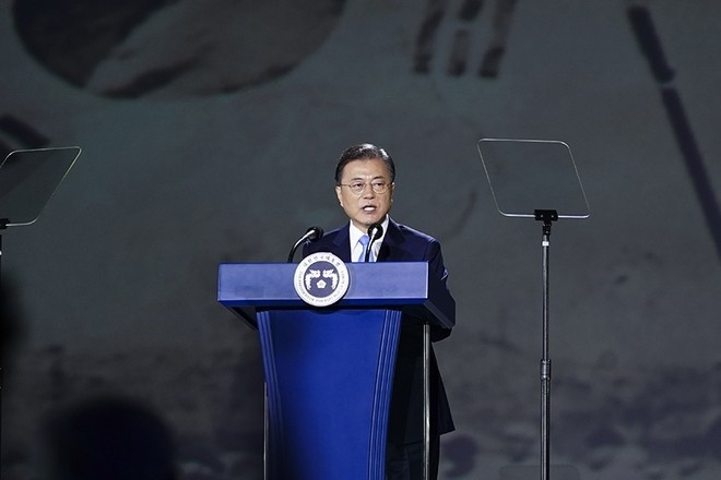 Президент Южной Кореи полетал на военном самолёте