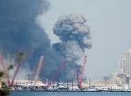 Дым поднимается в небо после ракетных ударов Ирана. Манама, Бахрейн, 28 февраля 2026 года.