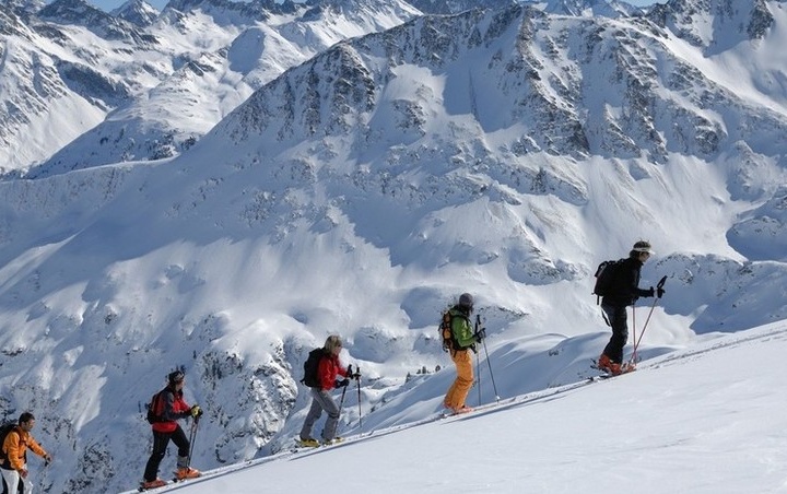 Elbrus fojiasi: alpinistlar halok bo‘ldi