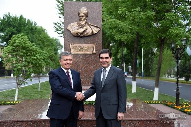 Shavkat Mirziyoyev Turkmaniston prezidenti bilan telefon muloqoti o‘tkazdi