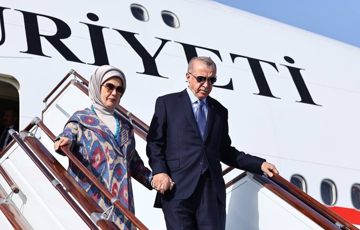 Президент Турции Реджеп Тайип Эрдоган вместе с супругой прибыл в Самарканд