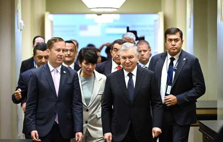 АҚШнинг Тошкентда туғилган мулозими Ўзбекистонга келяпти