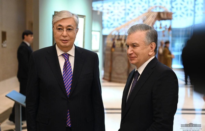 Mirziyoyev To‘qayevga qo‘ng‘iroq qildi