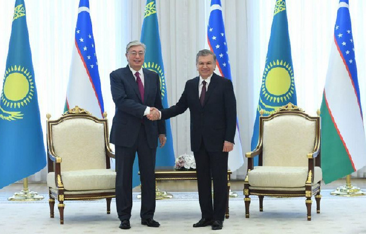 Shavkat Mirziyoyev Tokayevni Qozog‘iston prezidentligiga nomzod sifatida ilgari surilgani bilan qutladi