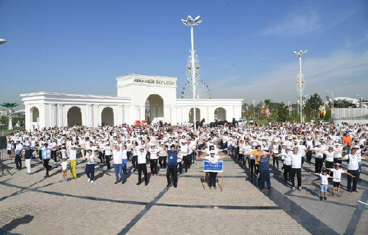 Ўзбекистонда зарарли одатларга қарши кун ўтказилди (фото)