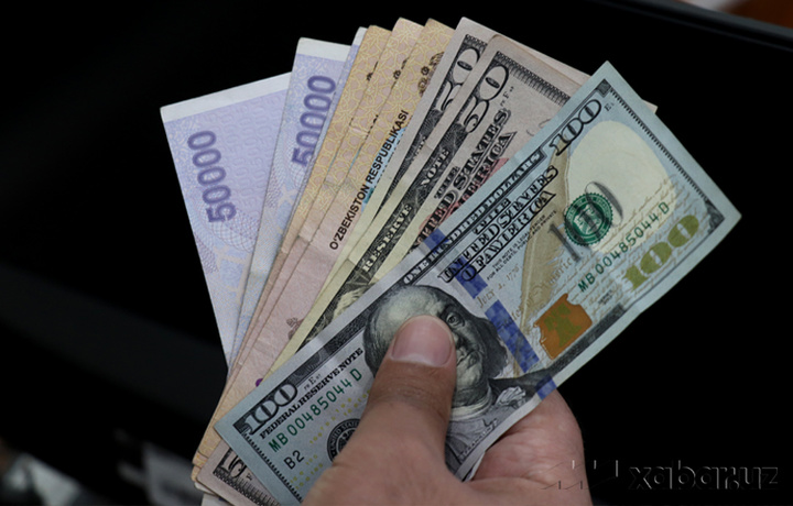 Dollar kursi biroz pastladi
