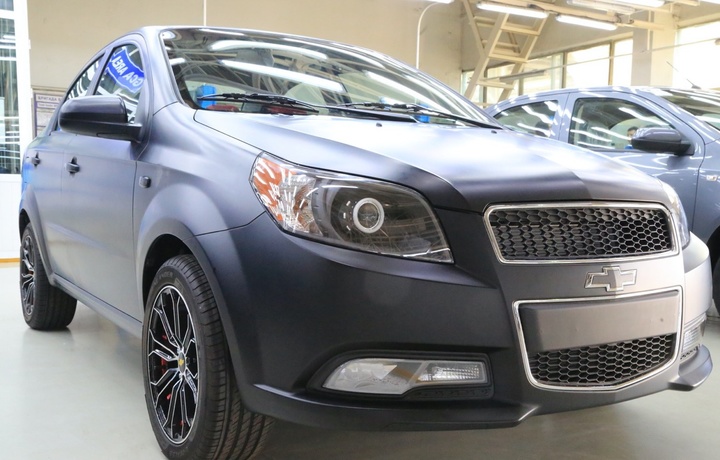 UzAuto Motors qo‘shimcha haq evaziga avtomobilni jilosiz qora rangda bo‘yab berishni boshladi