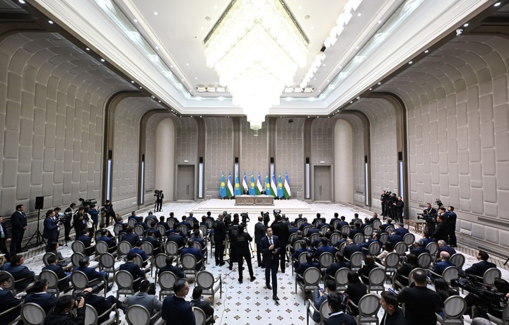 Shavkat Mirziyoyev va Qasim-Jomart Toqayev ommaviy axborot vositalari vakillari uchun bayonot berdi