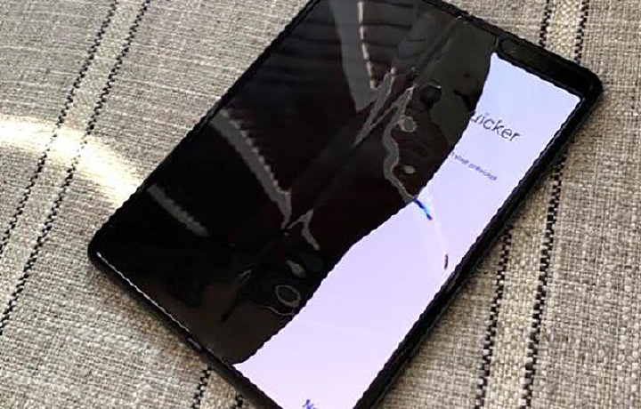 Samsung ответил на сообщения о поломке гибкого смартфона Galaxy Fold (фото+видео)