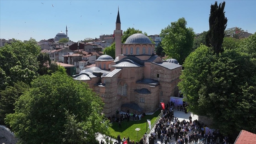 Istanbul: 80 yillik tanaffusdan keyin qadimiy masjid qayta ochildi