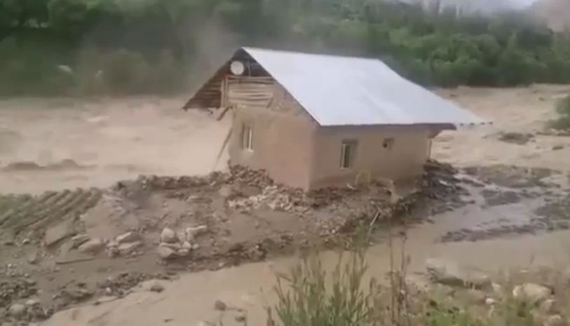 Селевой поток затопил более 150 домов на Кумкургане