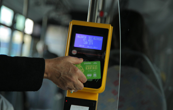 Metro va avtobuslarda yo‘l haqini «aqlli» texnologiyalar orqali to‘lash imkoniyati namoyish qilindi (foto+video)