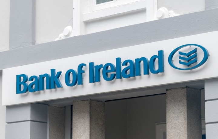 Irlandiya asosiy banklaridan birini qutqarishni bas qildi