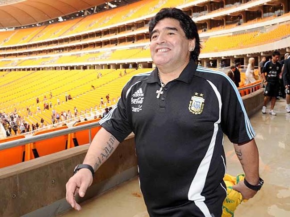 Maradona 50 ta oilani boqib kelgani vafotidan so‘ng ma’lum bo‘ldi