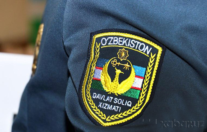 Soliqchi va uning 14 nafar jinoiy sherigi sudda javob bermoqda