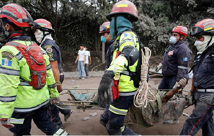 В Гватемале в результате извержения вулкана погибли уже 69 человек
