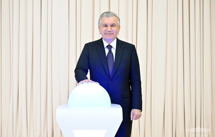 Shavkat Mirziyoyev Jizzax viloyatida uchta yangi korxonani ishga tushirdi