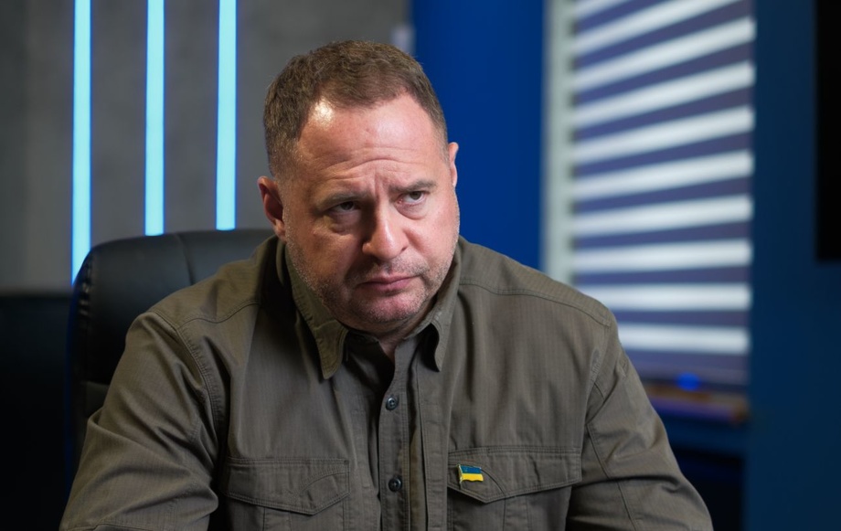 ОАВ: Зеленский девони раҳбарининг уйида тинтув ўтказилган